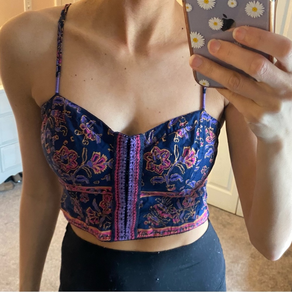 Women’s American Eagle embroidered crop top